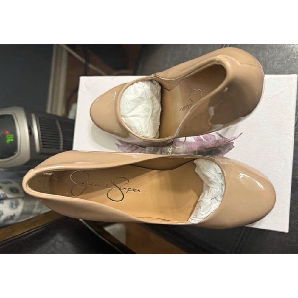 Jessica Simpson- Beige Patent Leather Pump Round Toe 8.5 M - See Description